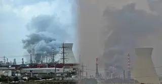 ইসরাইলের তেল শোধনাগারে আইআরজিসির হামলা; অভ্যন্তরীণ নিরাপত্তা মন্ত্রণালয়েও হামলার দাবি